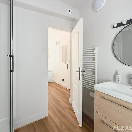 Charming 16m In 20 With Shared Terrace Apartmán