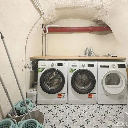 Charming 16m In 20 With Shared Terrace 아파트