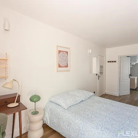 Charming 16m In 20 With Shared Terrace *