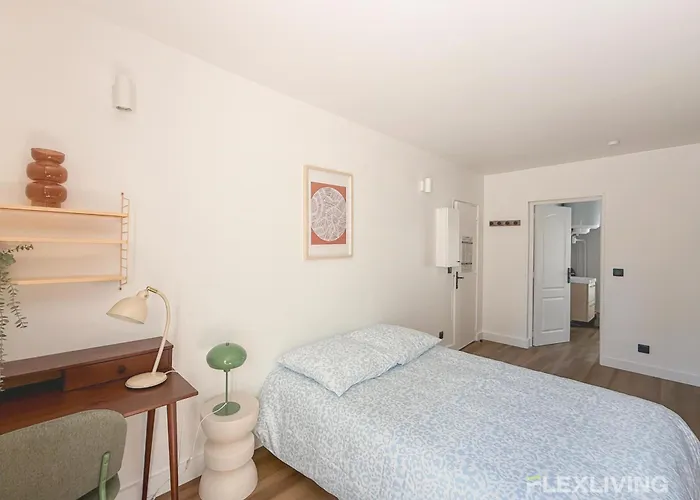 Charming 16m In 20 With Shared Terrace *