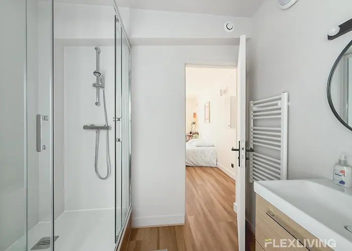 Appartamento Charming 16m In 20 With Shared Terrace Parigi