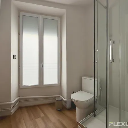 Charming 16m In 20 With Shared Terrace Apartman *